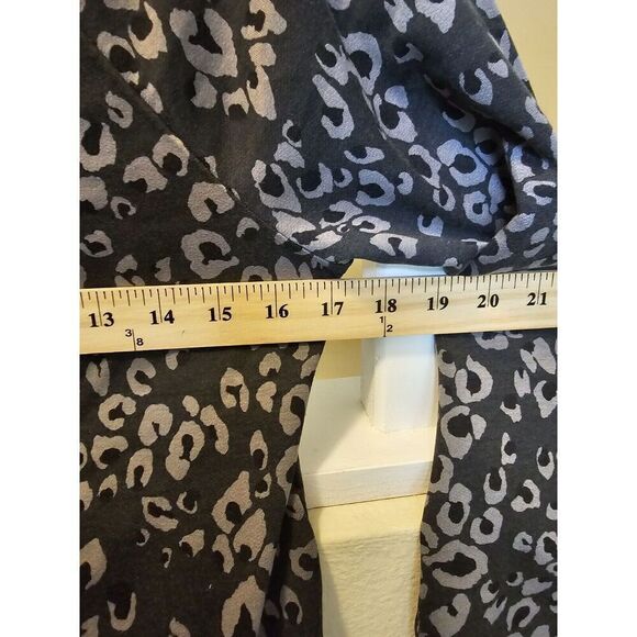 Wildfox Black Leopard Print Pullover Long Sleeve Sweatshirt Womens Size Small - Picture 3 of 5